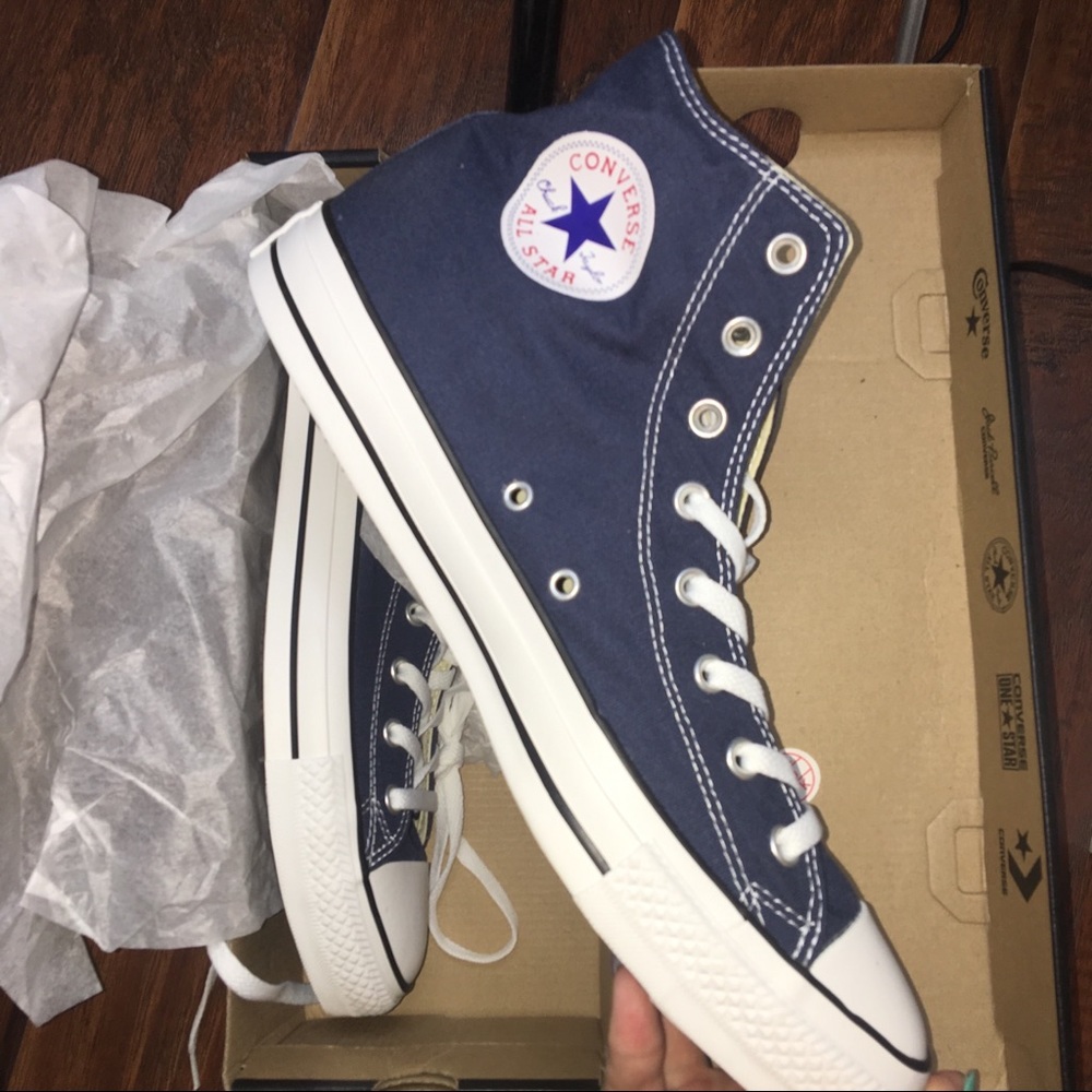 Men’s navy hightop converse